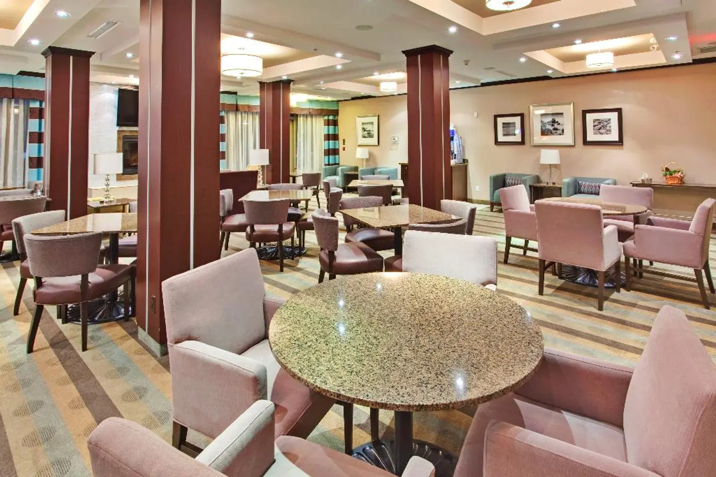 Holiday Inn Express & Suites Kingston LOUNGE_LOBBY