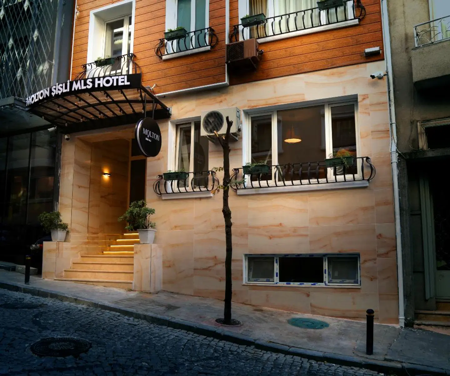 Molton 'i'li MLS Hotel EXTERIOR