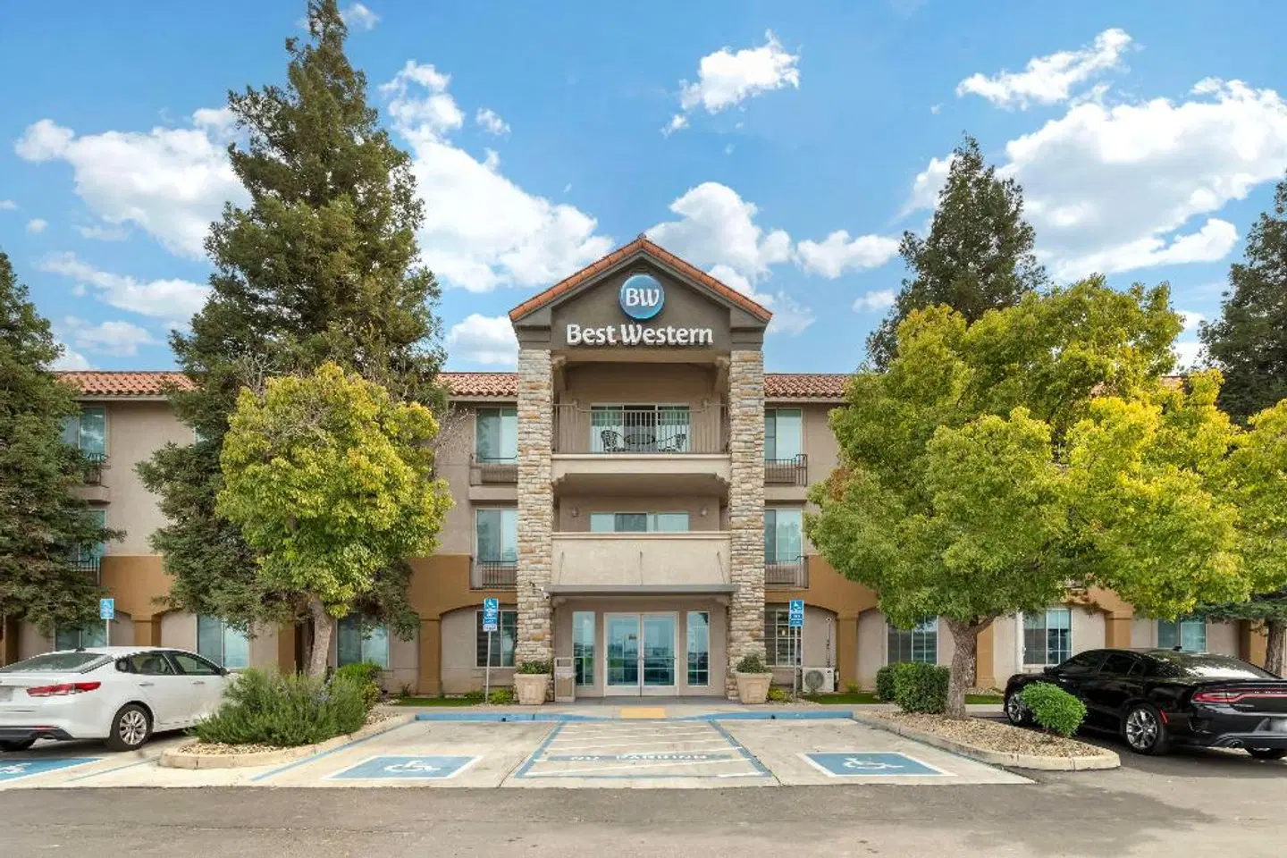 Best Western Visalia Hotel EXTERIOR