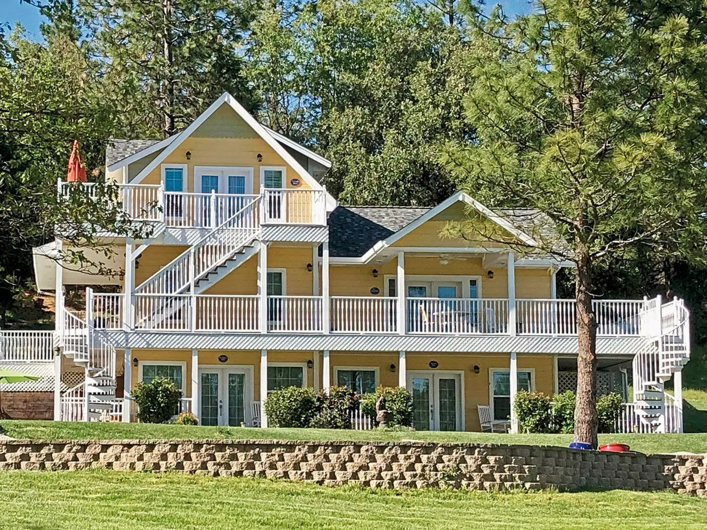 Blackberry Inn Yosemite Groveland EXTERIOR