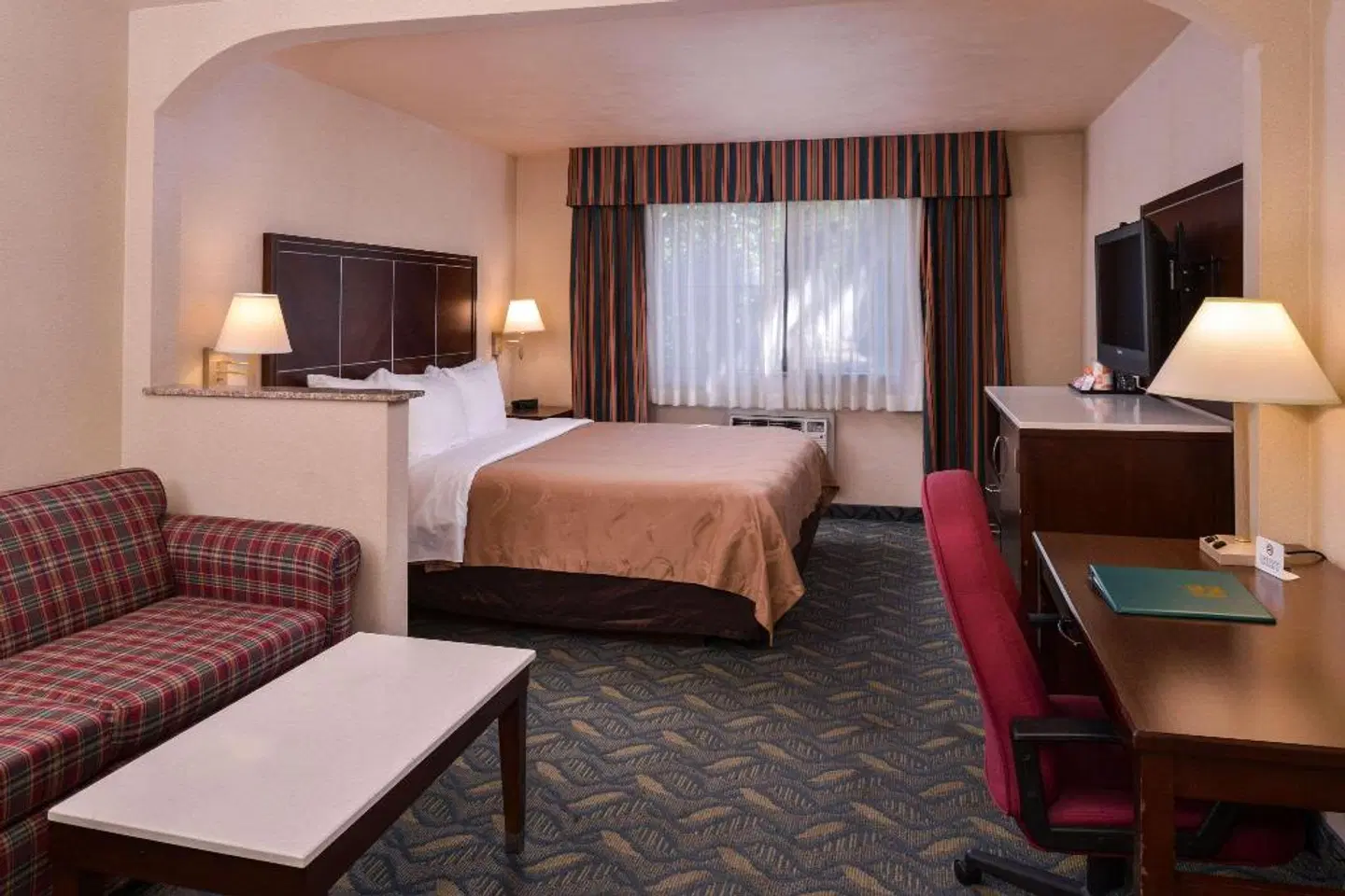 Quality Inn & Suites Walnut ROOM_EXAMPLE