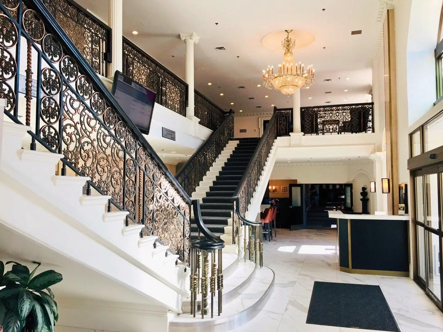 Crowne Plaza Fredericton Lord Beaverbrook LOUNGE_LOBBY