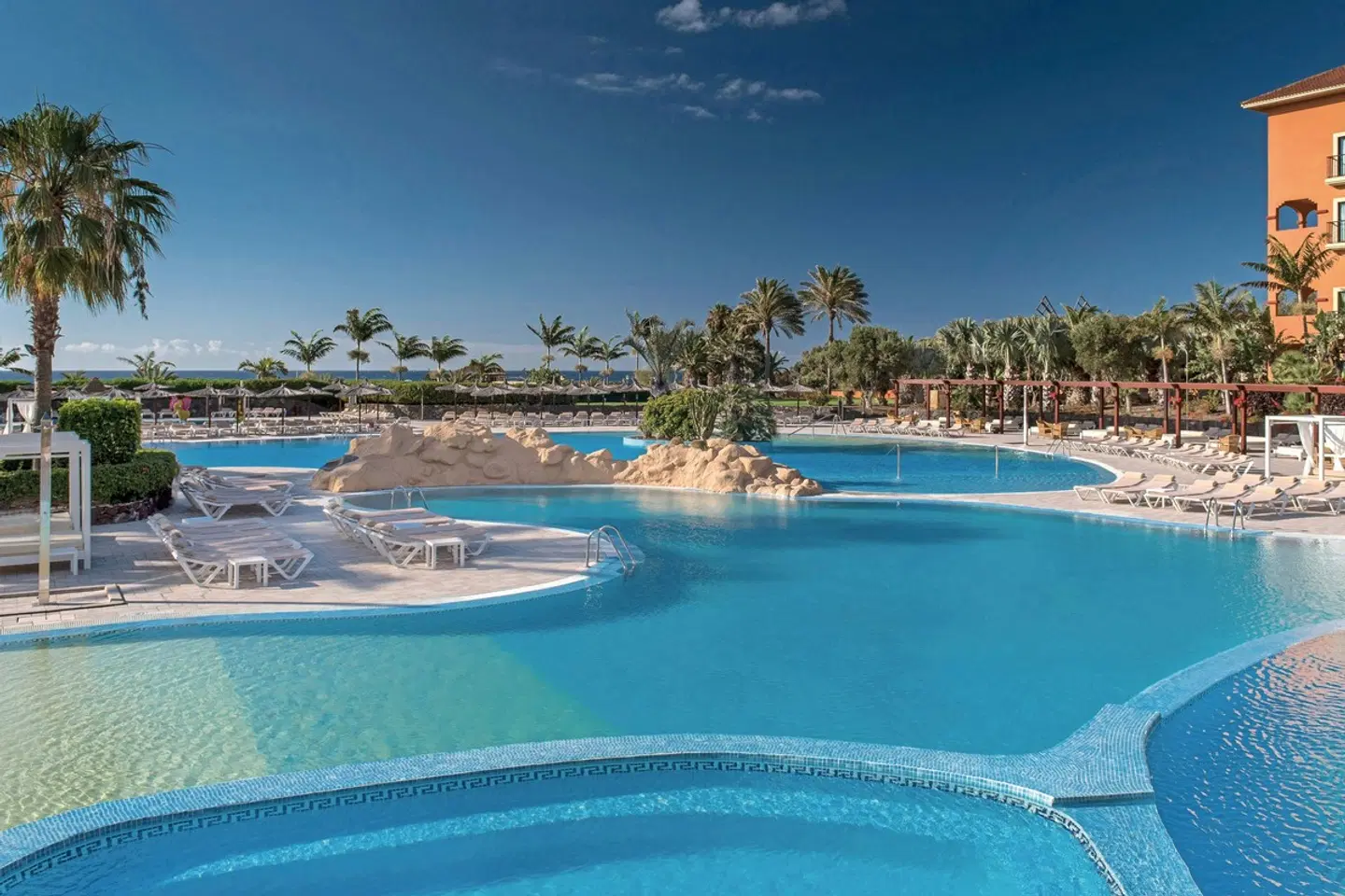 Sheraton Fuerteventura Beach, Golf & Spa Resort OUTDOOR_POOL