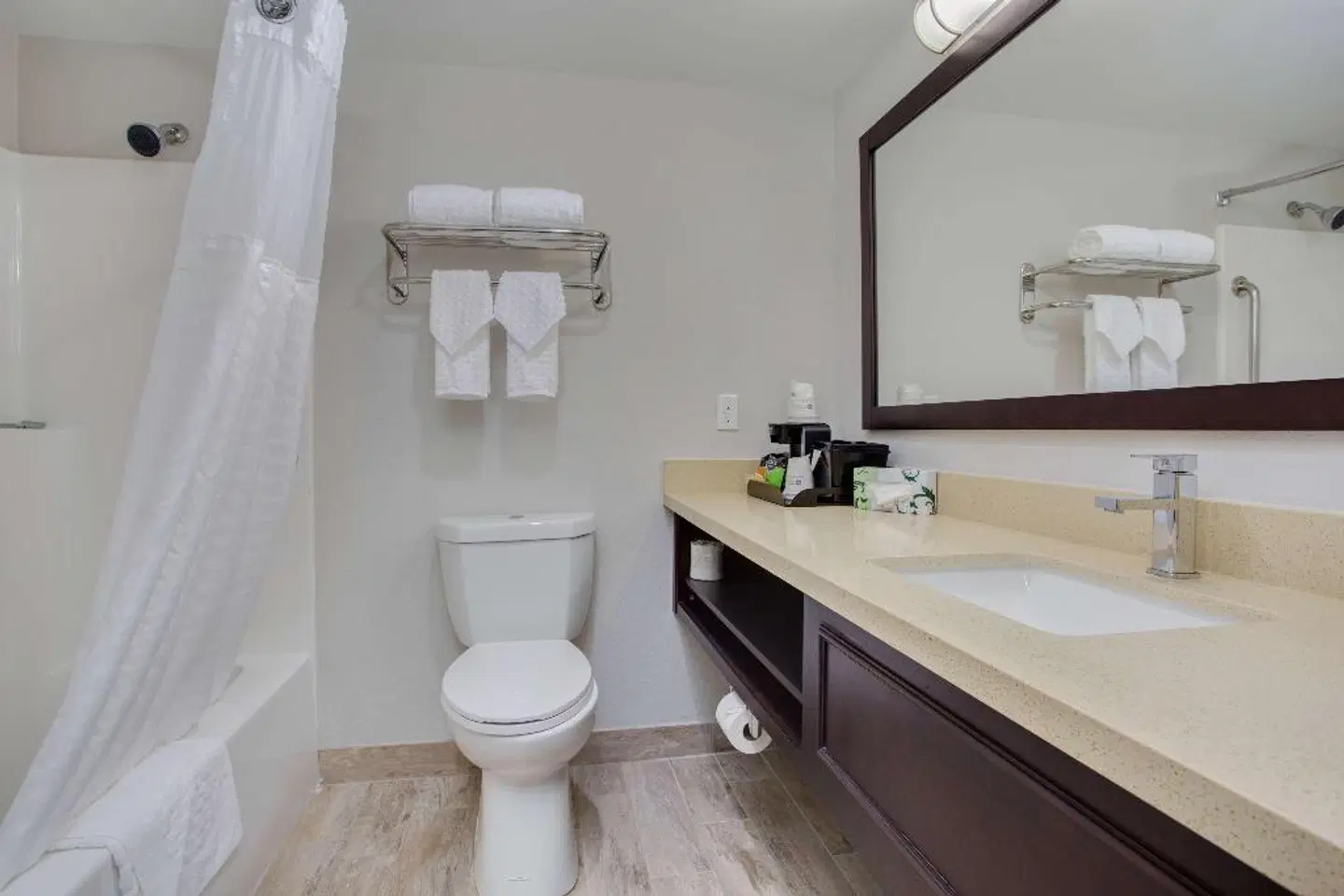 SureStay Plus Hotel by Best Western Chula Vista West Badezimmer