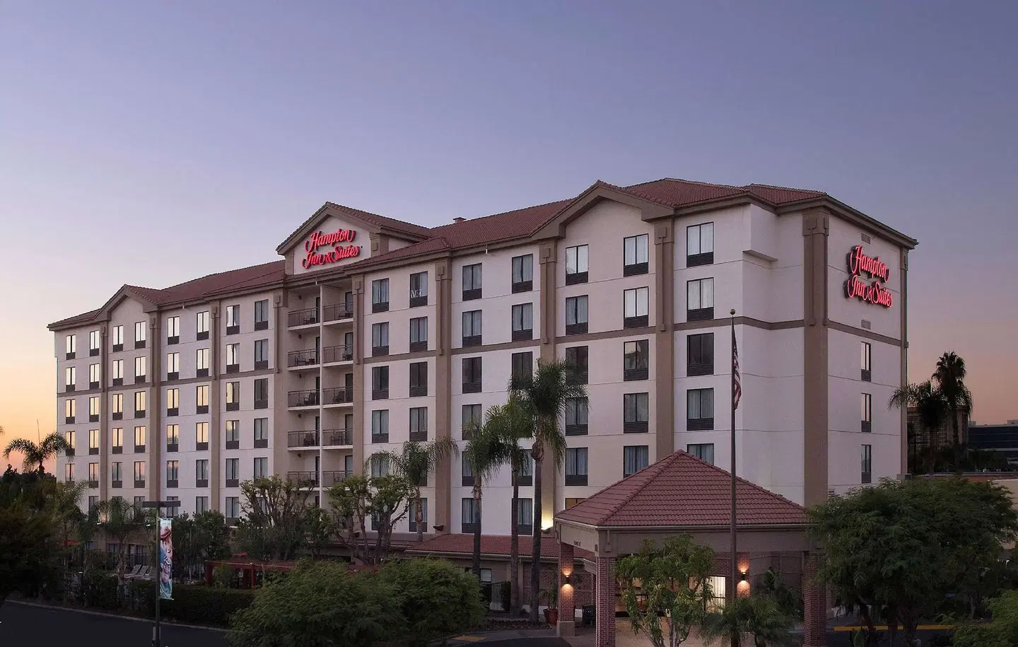 Hampton Inn & Suites Los Angeles/Anaheim-Garden Grove EXTERIOR
