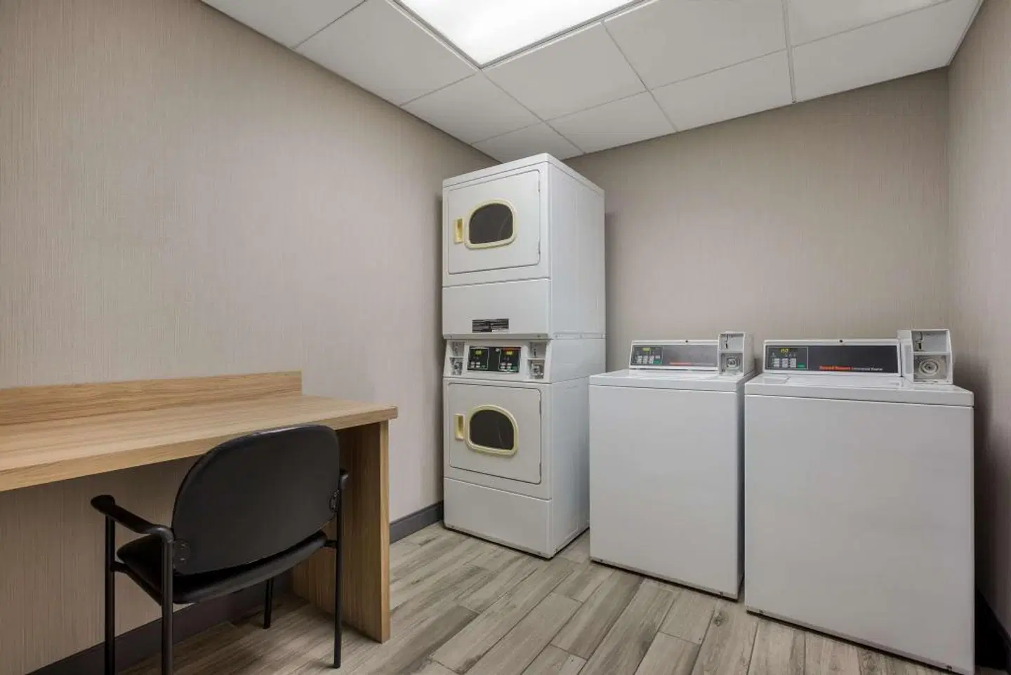 Hampton Inn Linden ROOM_EXAMPLE