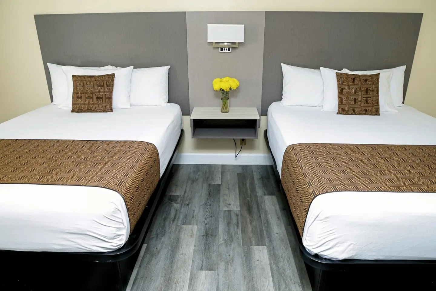 Silver Surf Motel ROOM_EXAMPLE