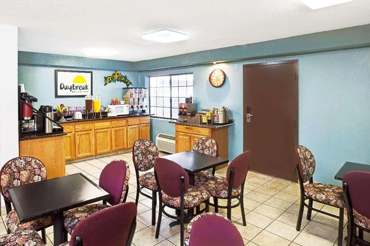 Days Inn & Suites by Wyndham Artesia Bar