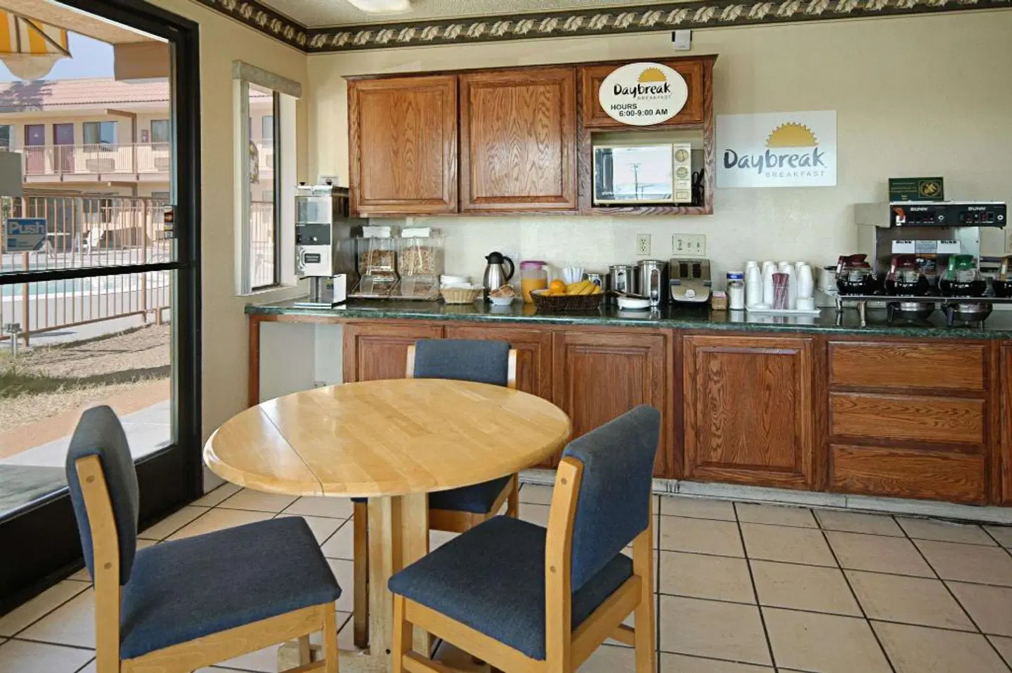 Days Inn by Wyndham Barstow Bar