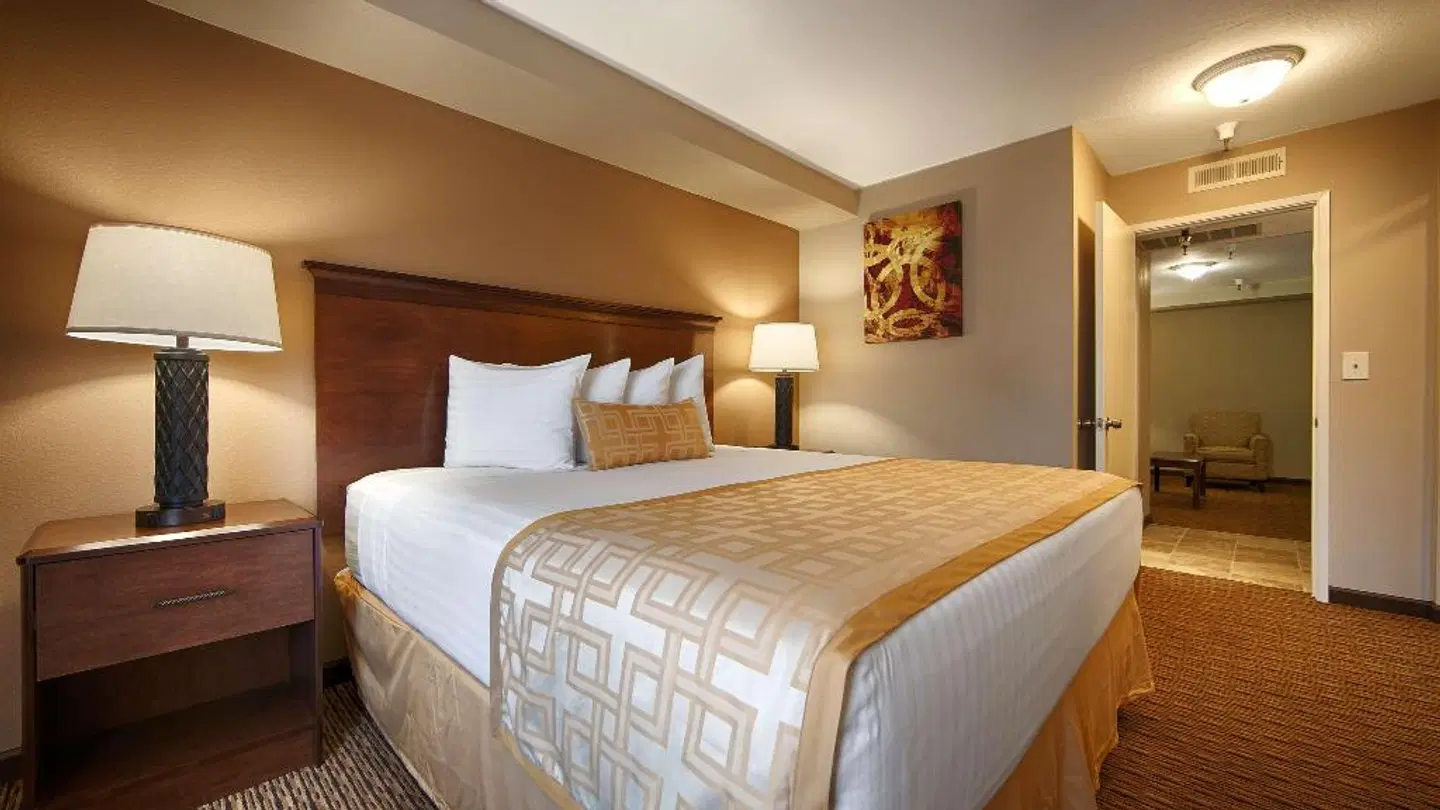 Best Western Pasadena Royale Inn & Suites ROOM_EXAMPLE