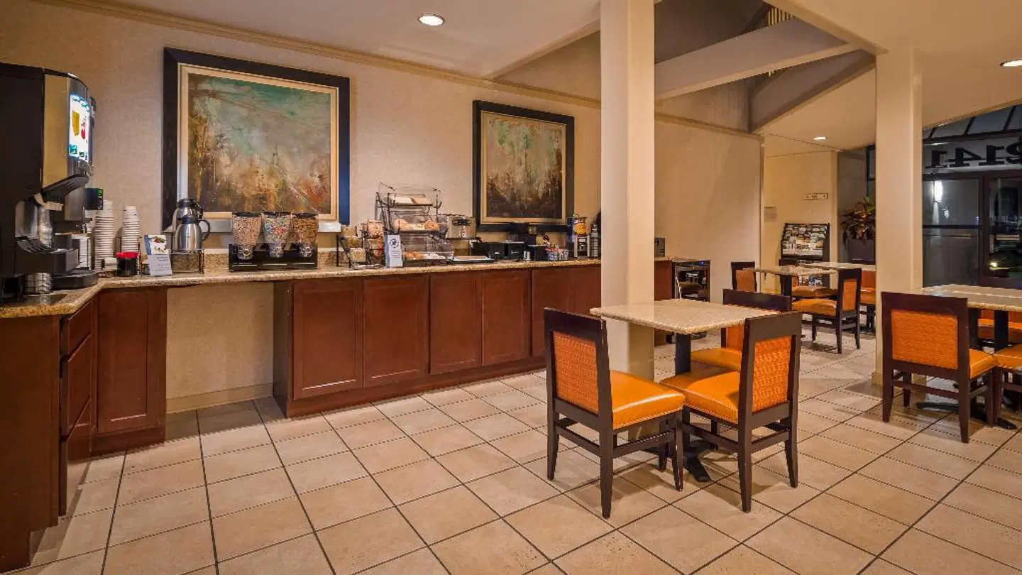 Best Western De Anza Inn Bar