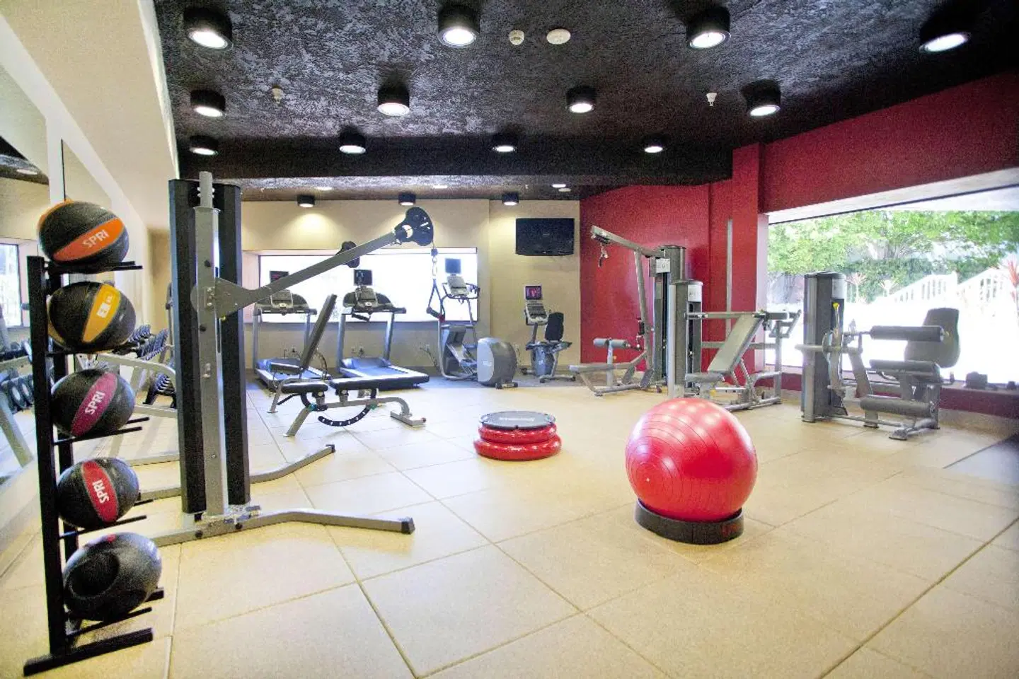 Maya - a DoubleTree by Hilton Hotel SPORTS_AND_LEISURE