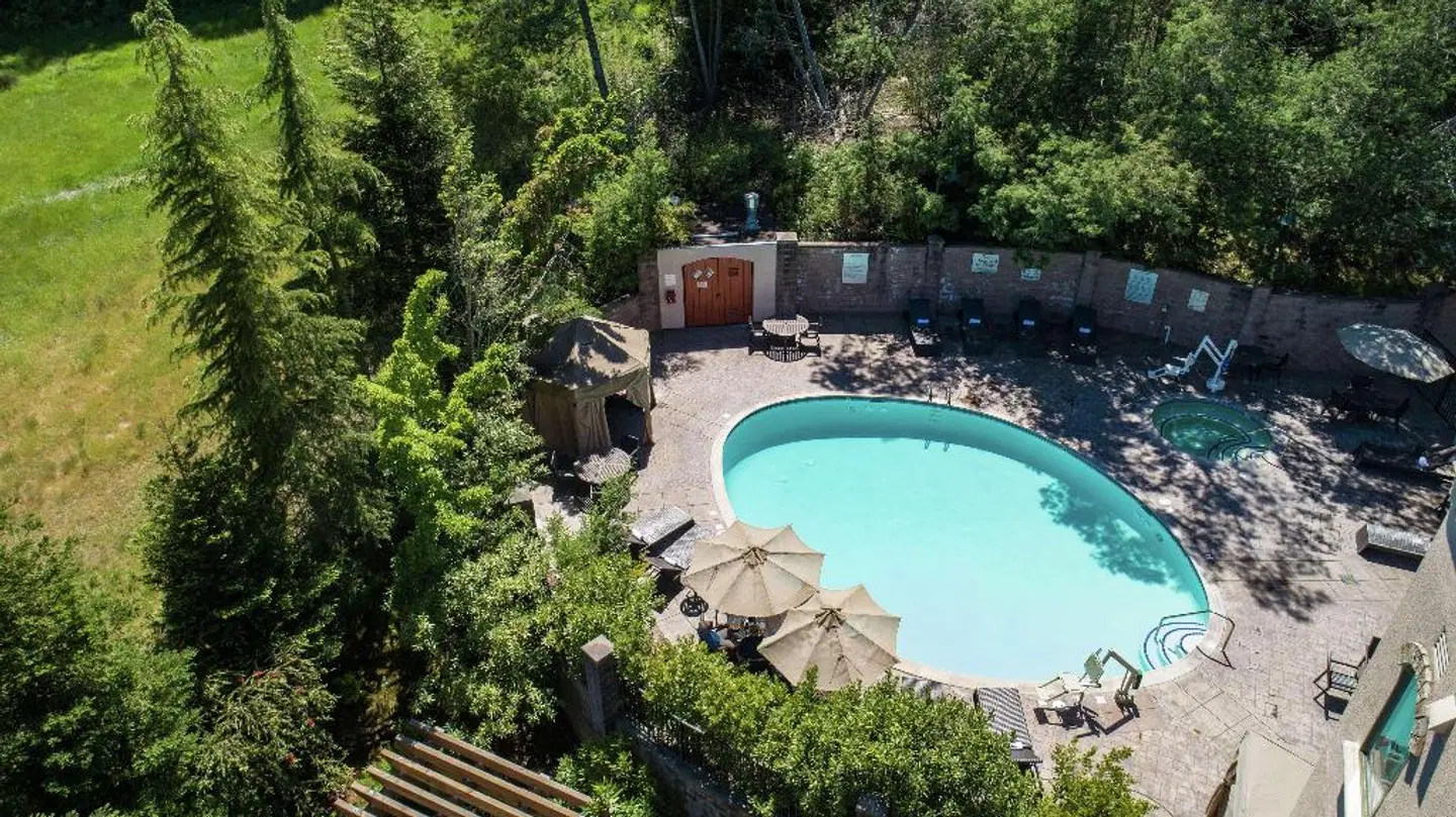 Hilton Santa Cruz/Scotts Valley OUTDOOR_POOL