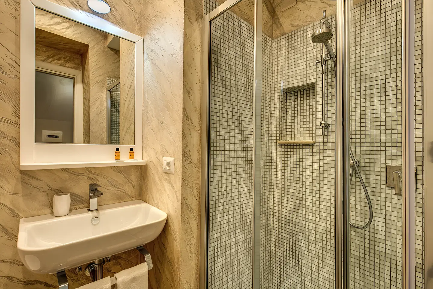 Colosseo Accomodation Room Guest House Badezimmer