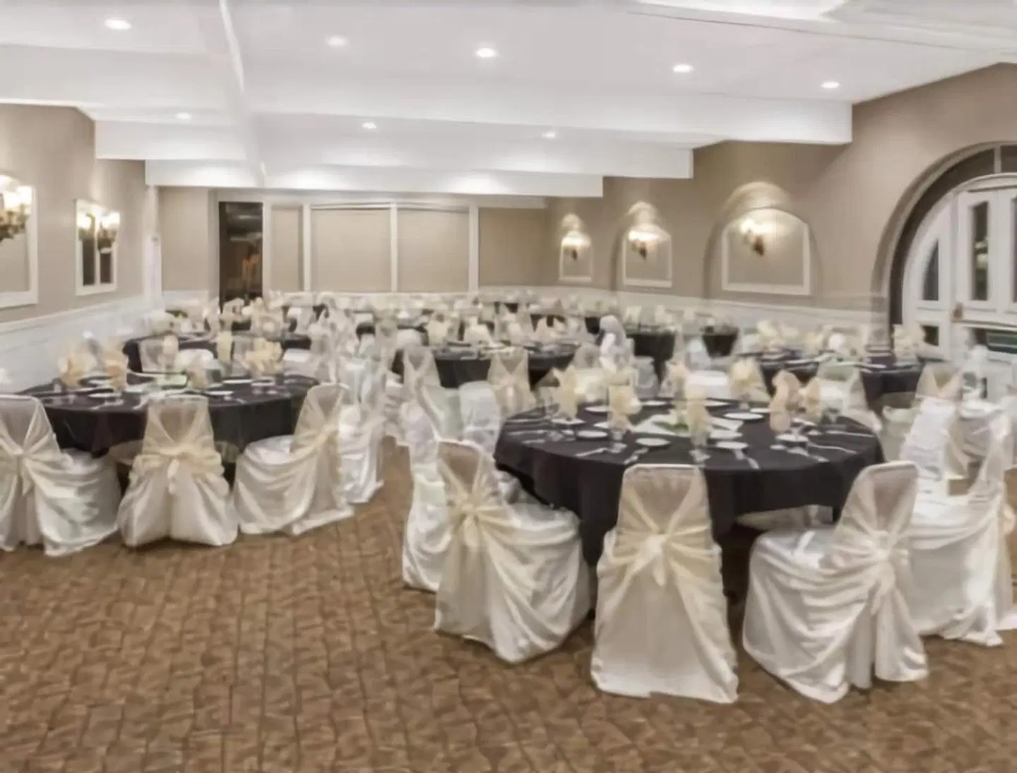 Ramada by Wyndham Fresno North Restaurant