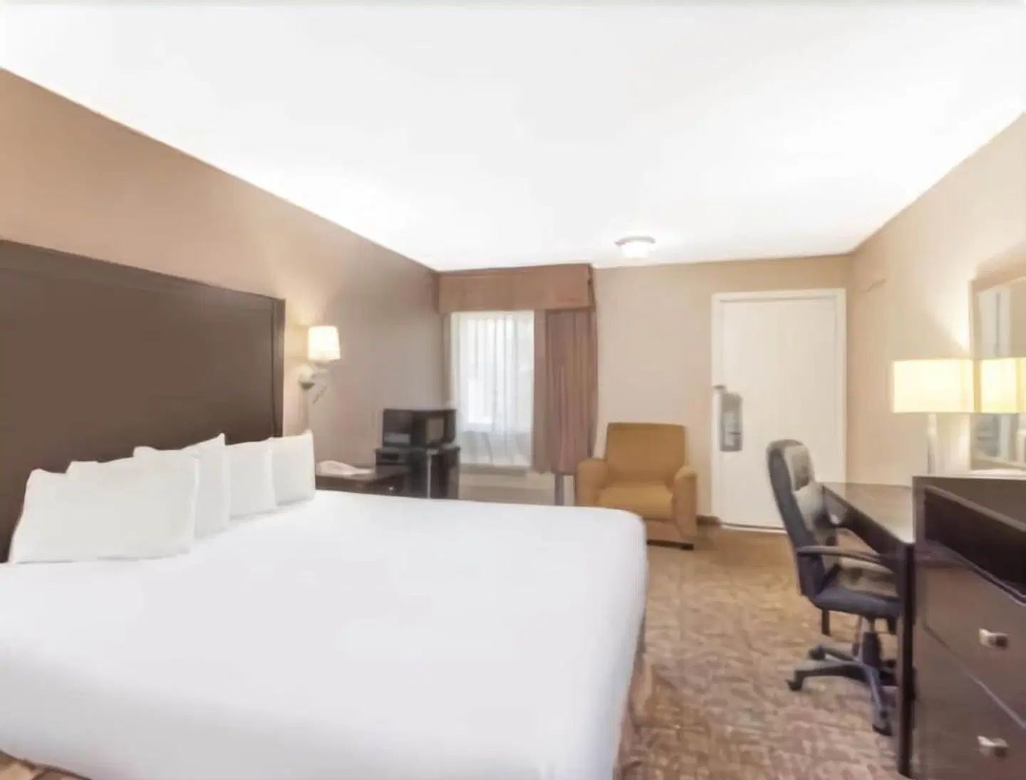 Ramada by Wyndham Fresno North ROOM_EXAMPLE