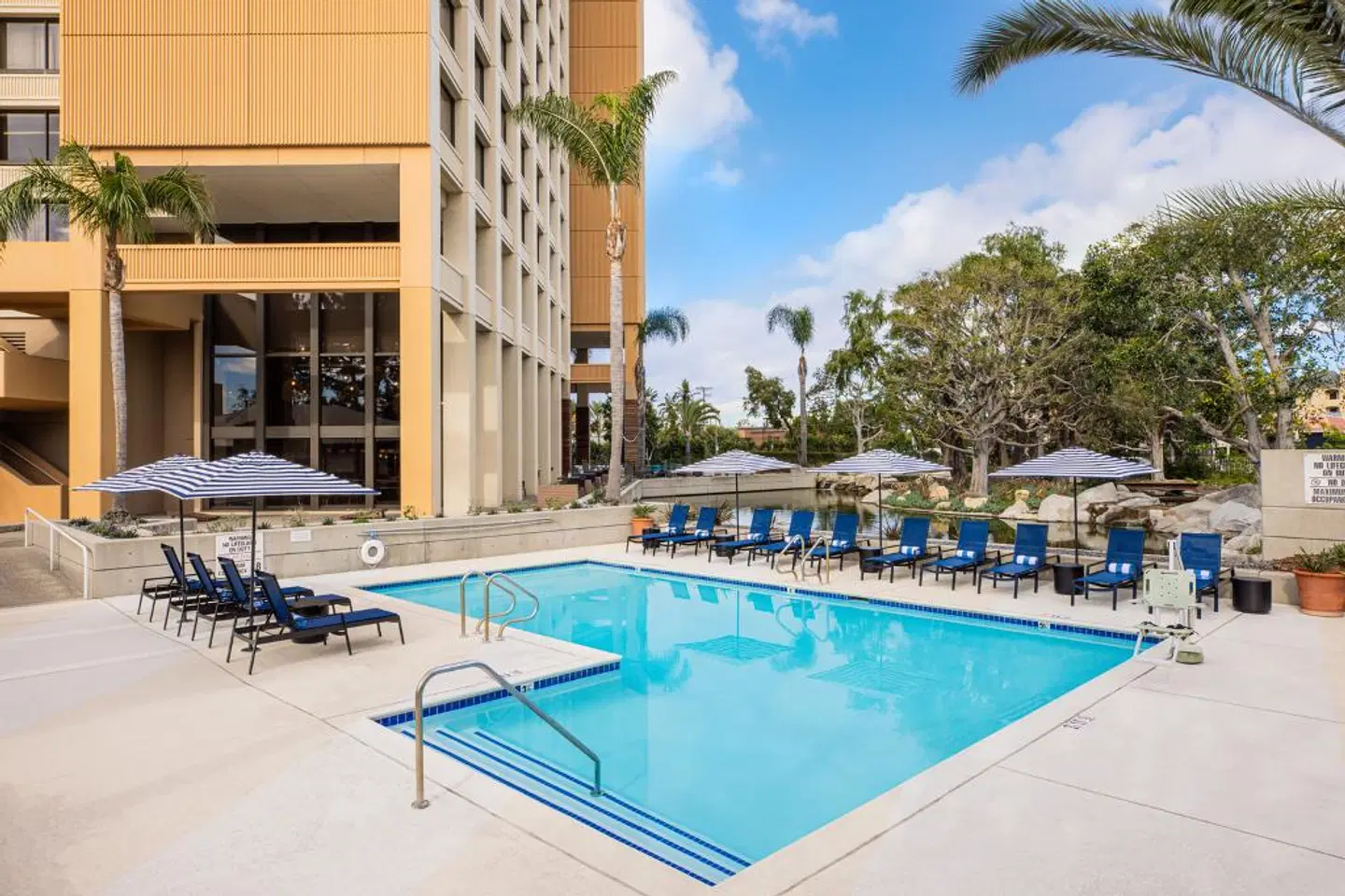 Hotel Fera Anaheim, a DoubleTree by Hilton OUTDOOR_POOL