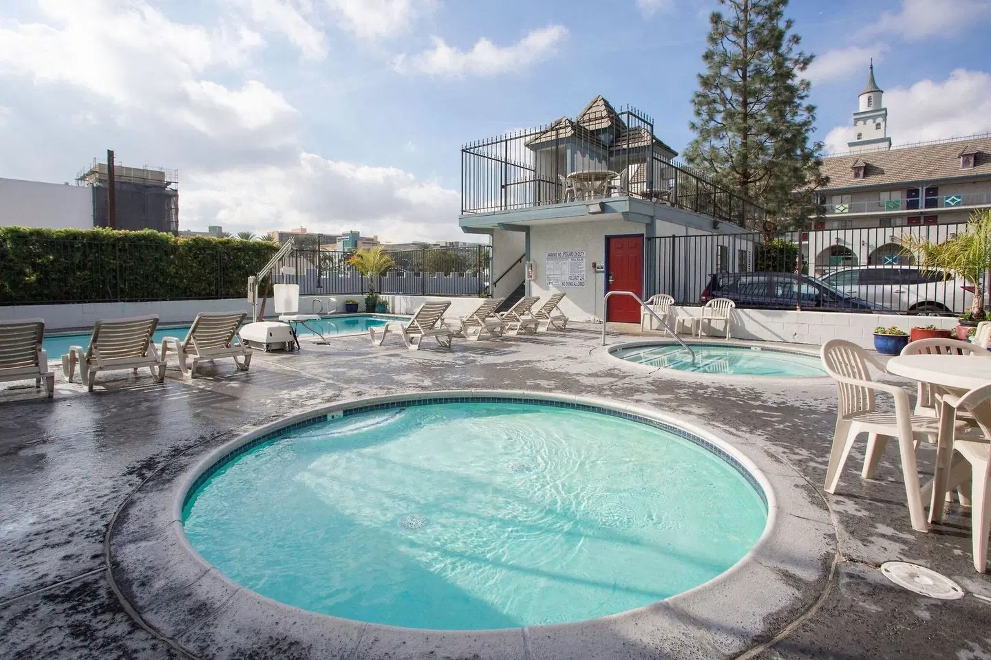 Castle Inn and Suites Anaheim OUTDOOR_POOL