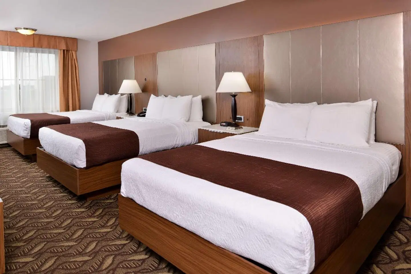 Best Western Airport Plaza Inn ROOM_EXAMPLE