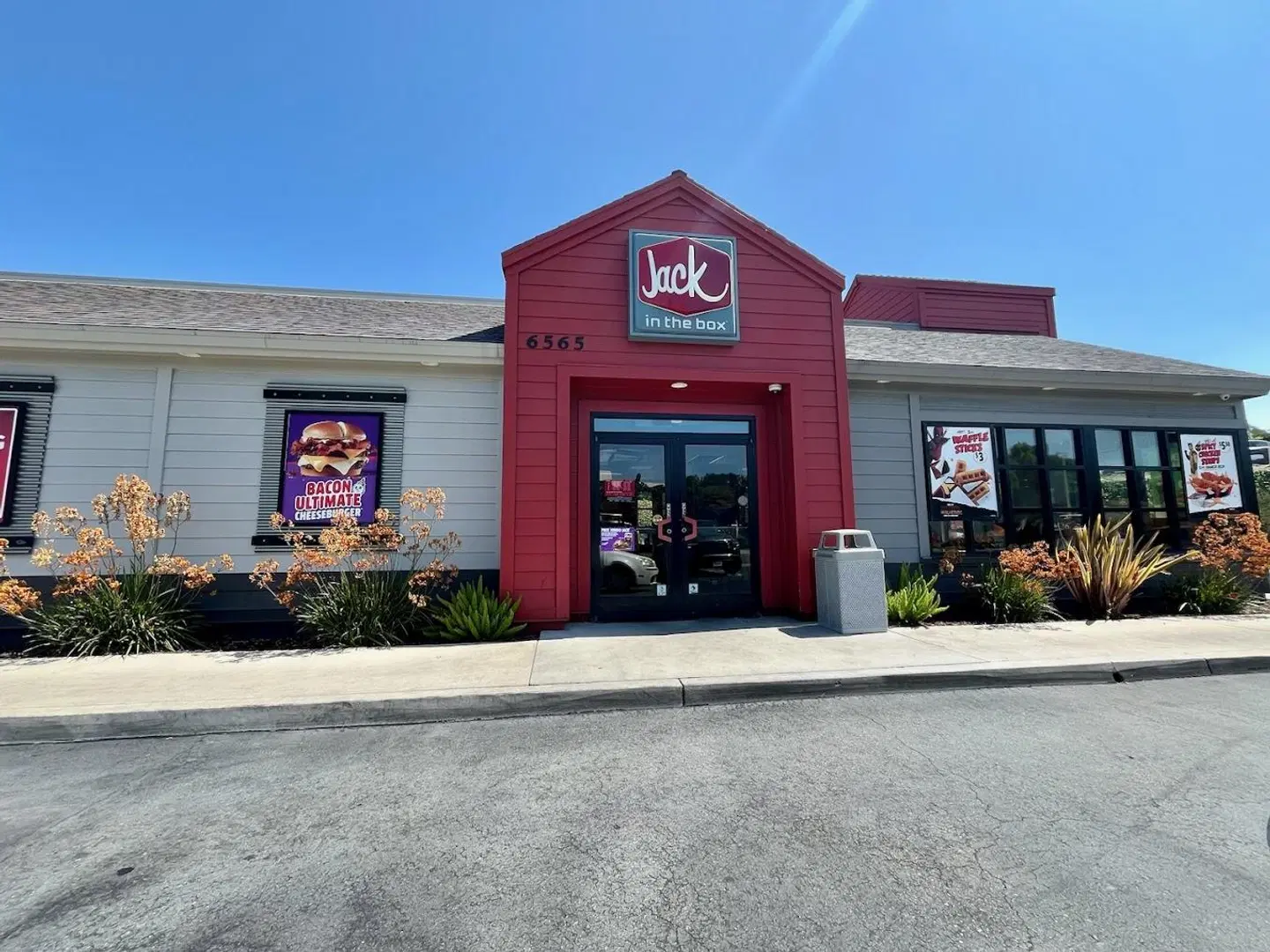 La Quinta Inn & Suites Ontario Airport EXTERIOR