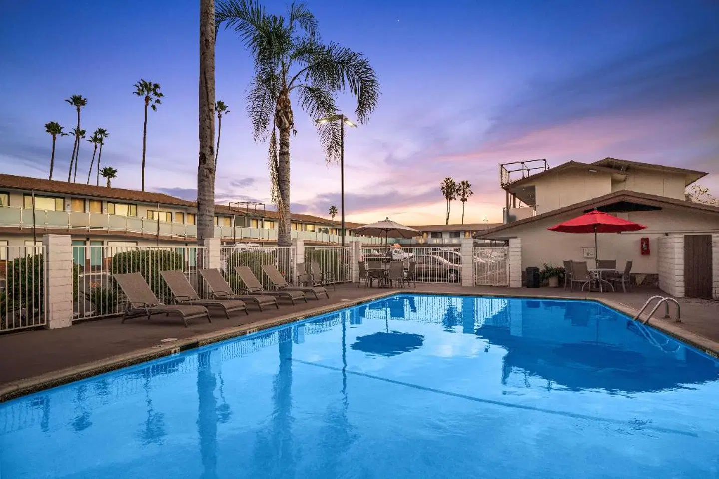 Best Western PLUS Inn of Ventura OUTDOOR_POOL