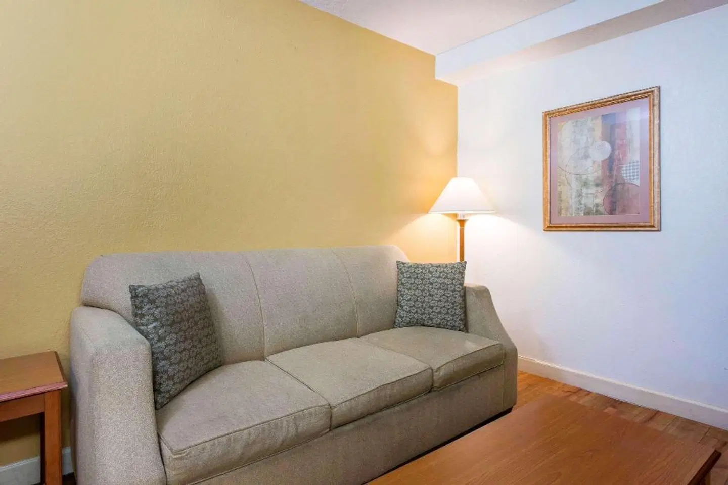 Quality Inn & Suites Near The Theme Parks ROOM_EXAMPLE