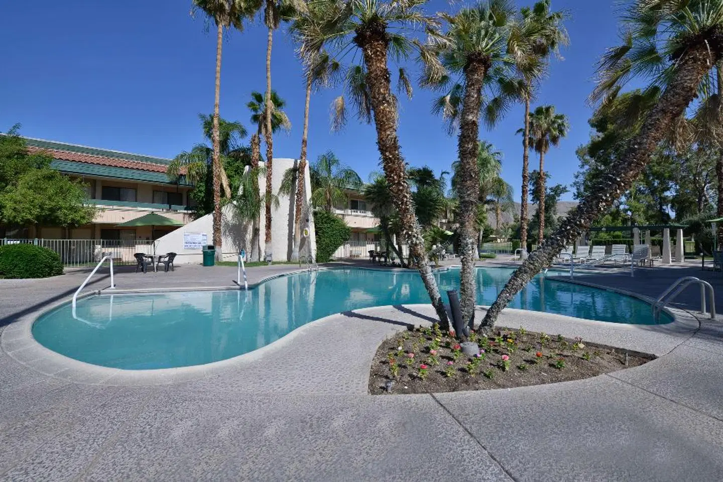 Travelodge by Wyndham Palm Springs OUTDOOR_POOL