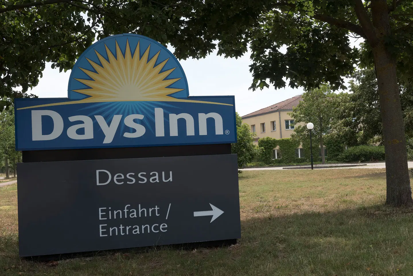 Days Inn by Wyndham Dessau EXTERIOR