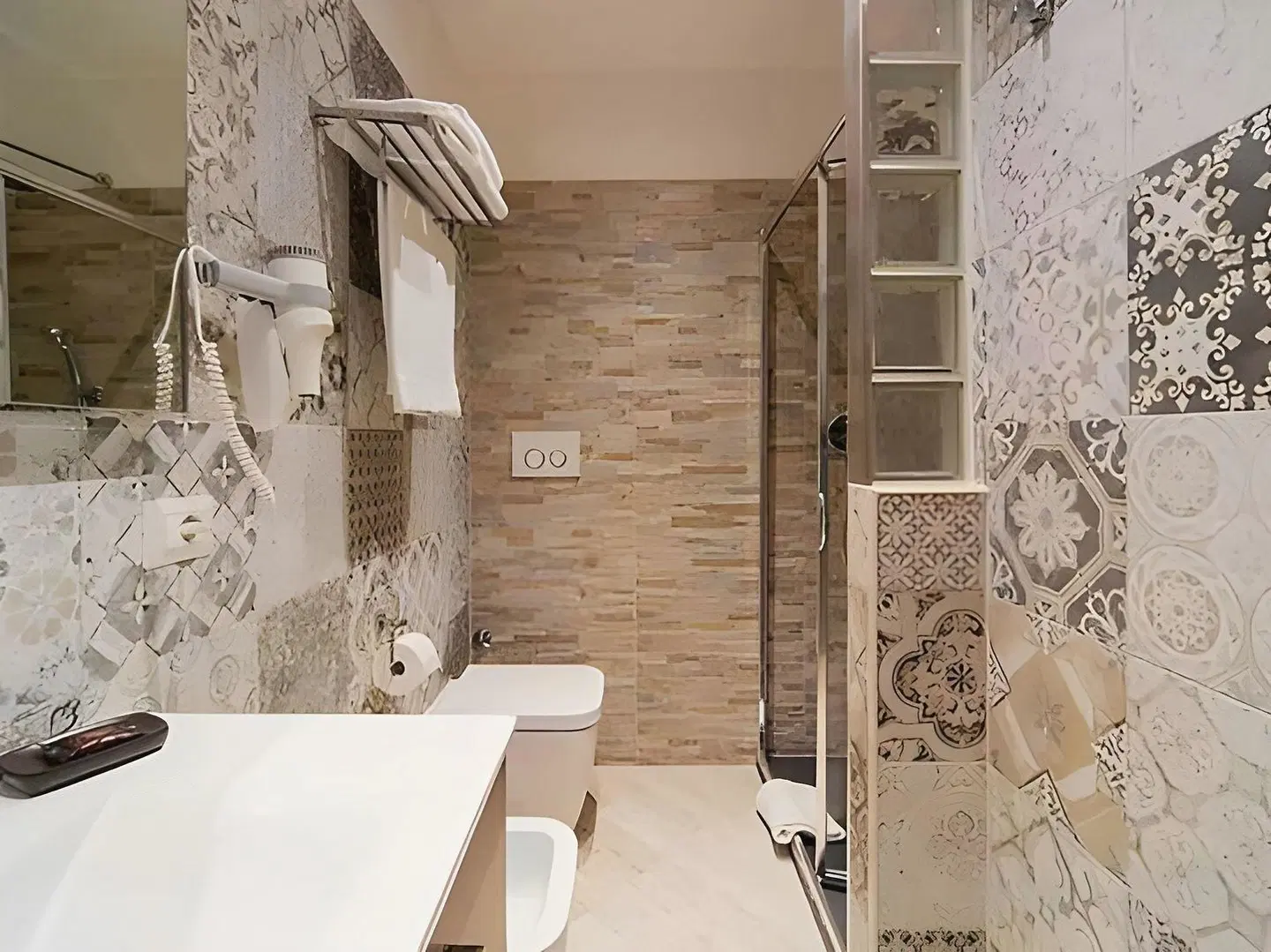 Trevi 41 Hotel Badezimmer