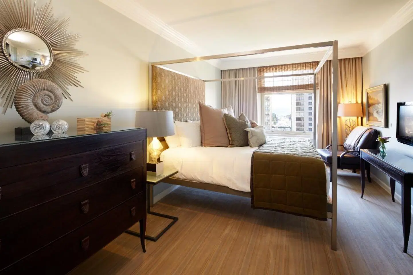 The Scarlet Huntington ROOM_EXAMPLE