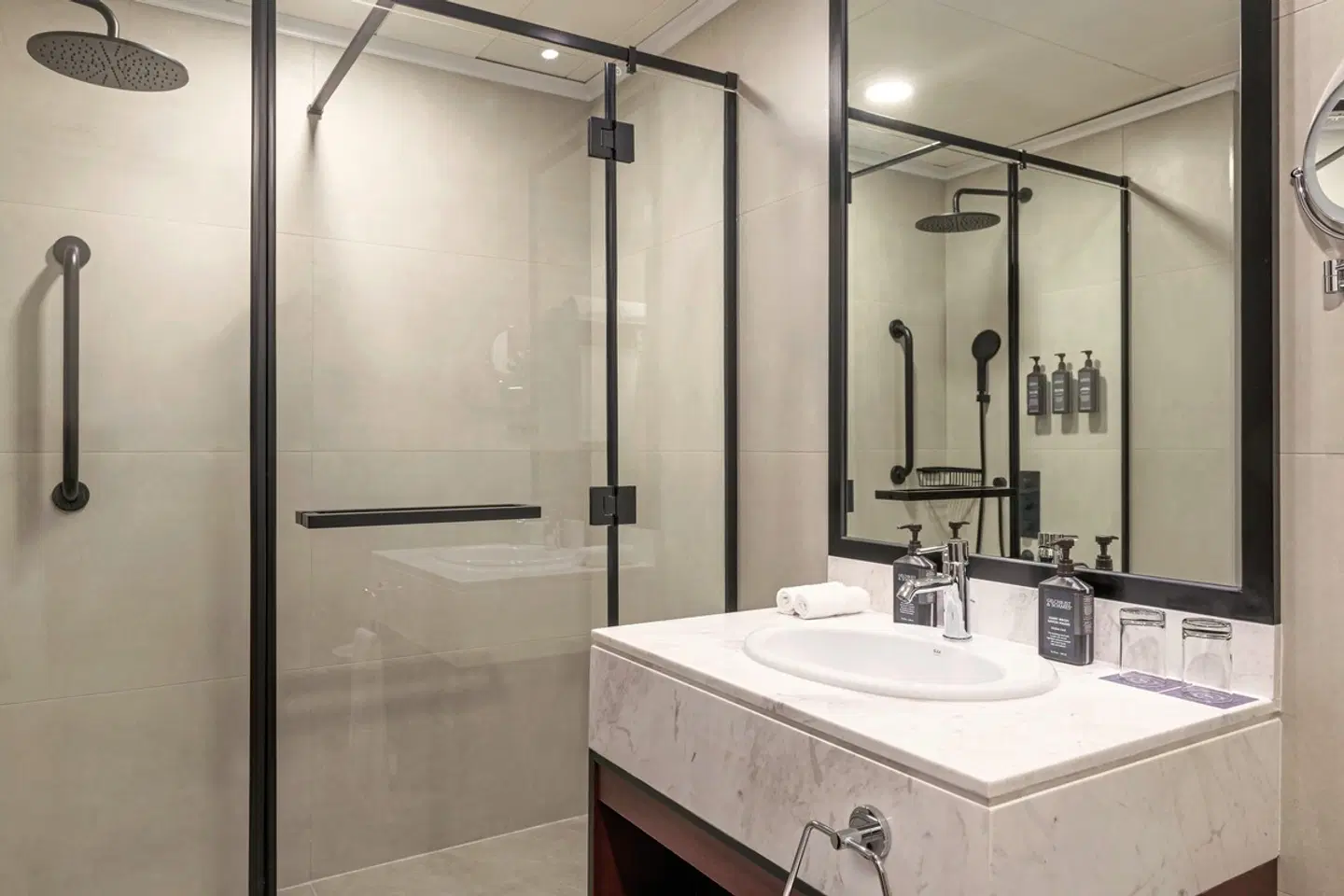 Sheraton The Walk, Dubai Badezimmer