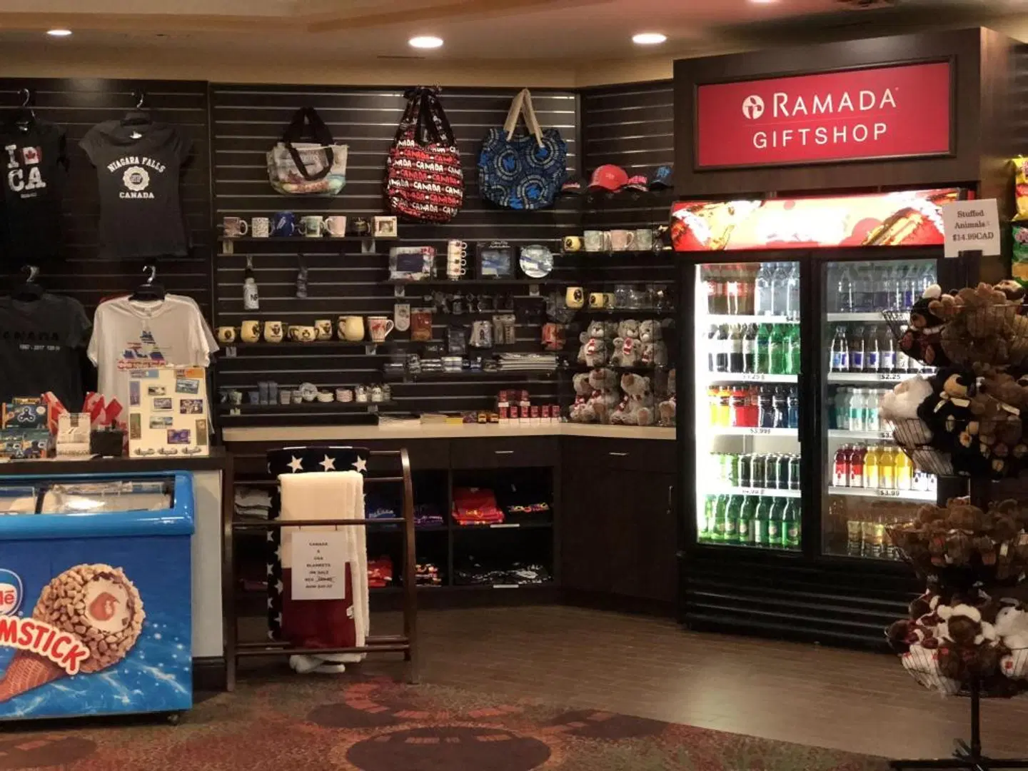 Ramada by Wyndham Niagara Falls/Fallsview Bar