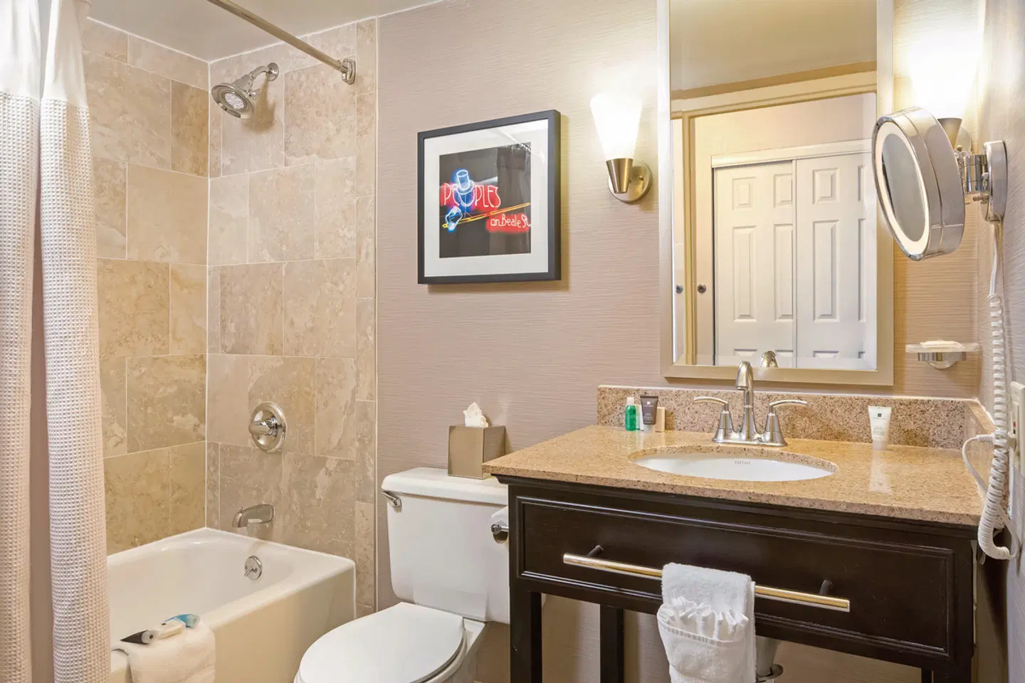 Crowne Plaza Memphis Downtown Badezimmer