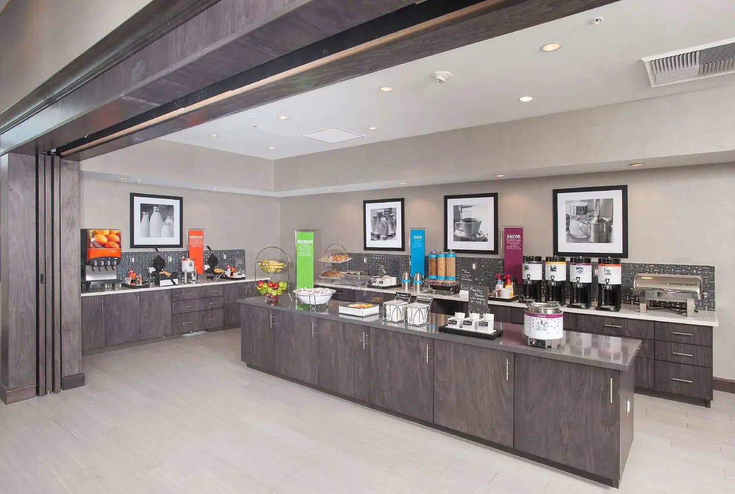 Hampton Inn & Suites LAX El Segundo Bar