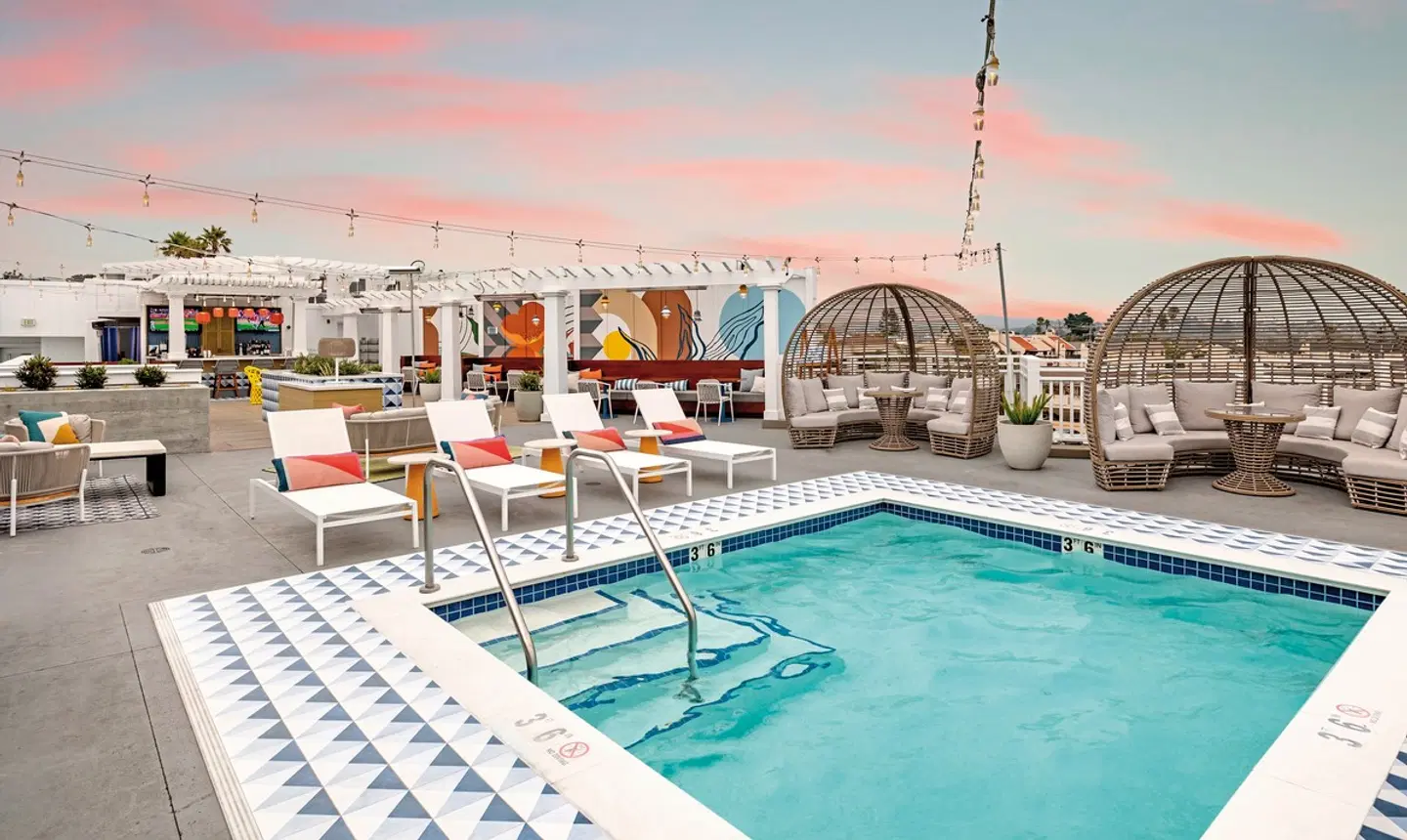 Inn at the Pier Pismo Beach, Curio Collection by Hilton OUTDOOR_POOL