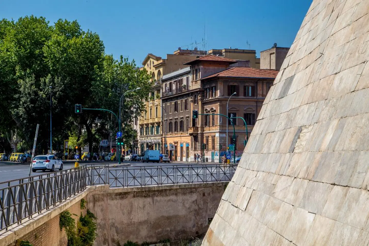 Crossroad Hotel EXTERIOR