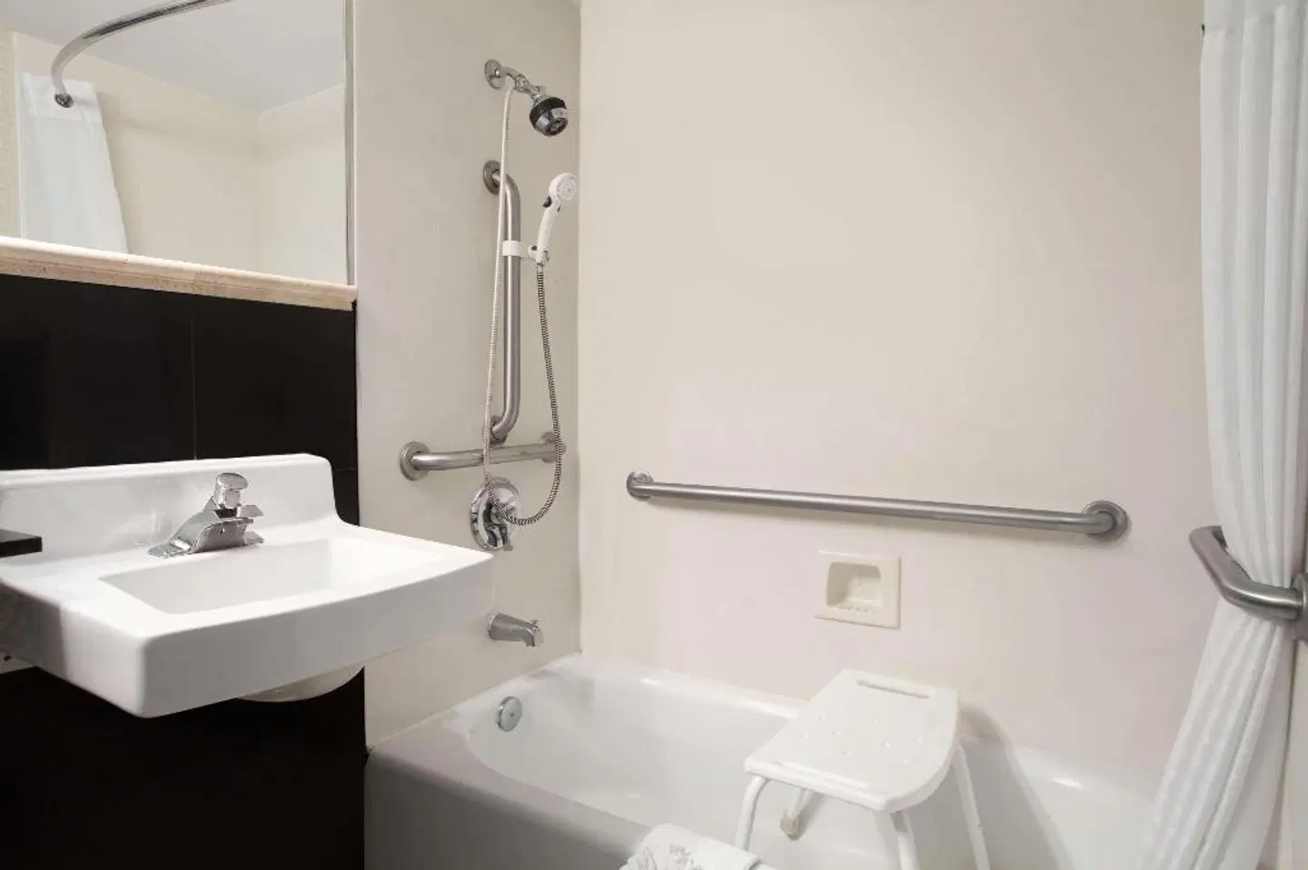 Days Inn Concord Badezimmer