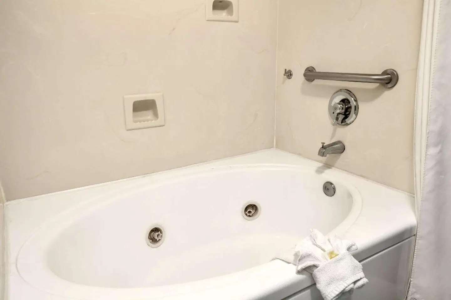 Days Inn Concord Badezimmer