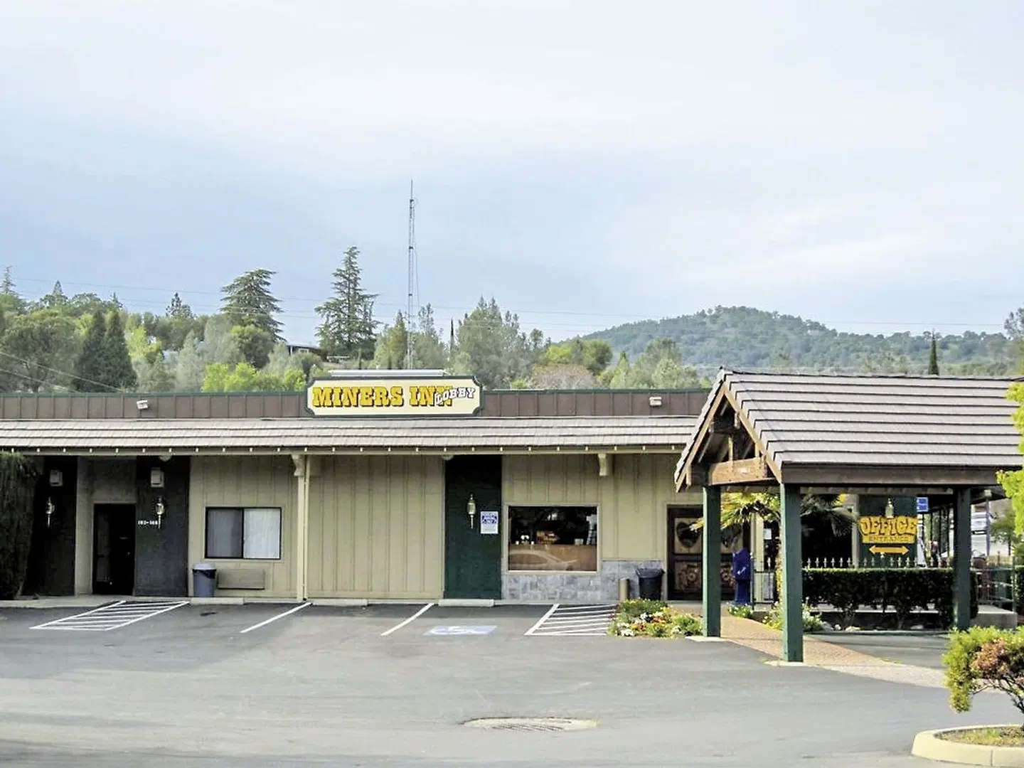 Yosemite Miners Inn EXTERIOR