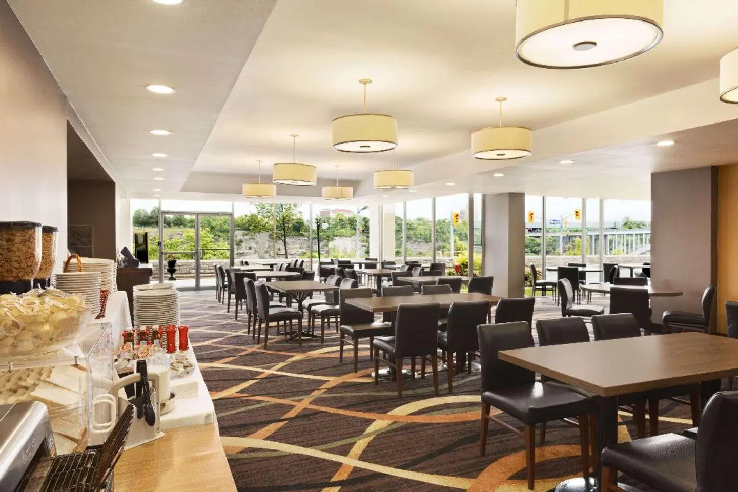 Travelodge by Wyndham Niagara Falls Fallsview Bar