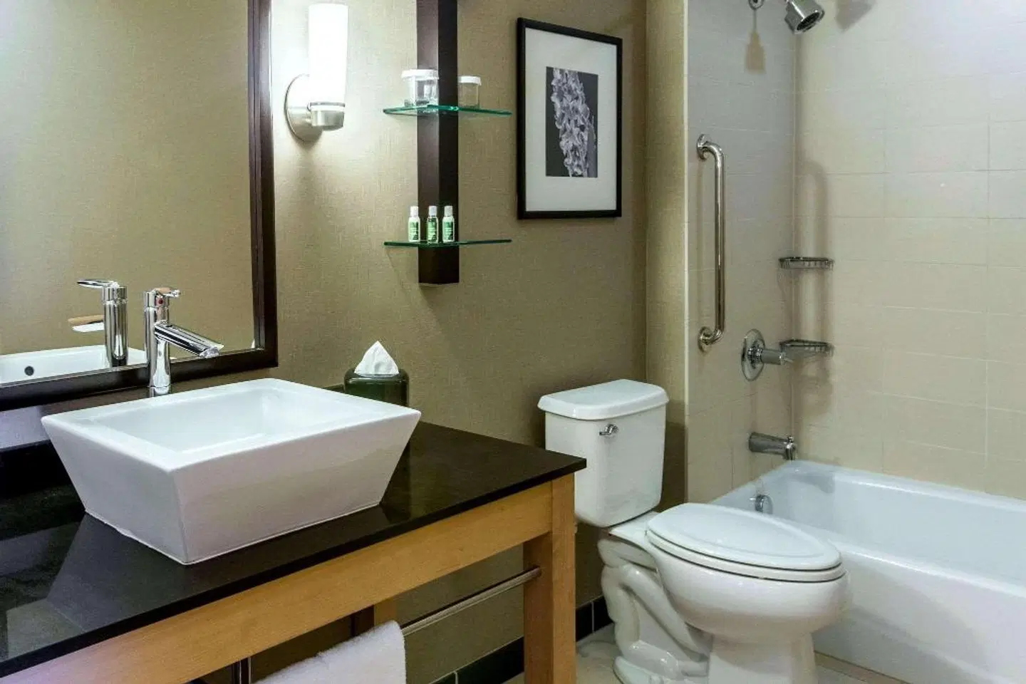 Cambria Suites Rapid City Badezimmer