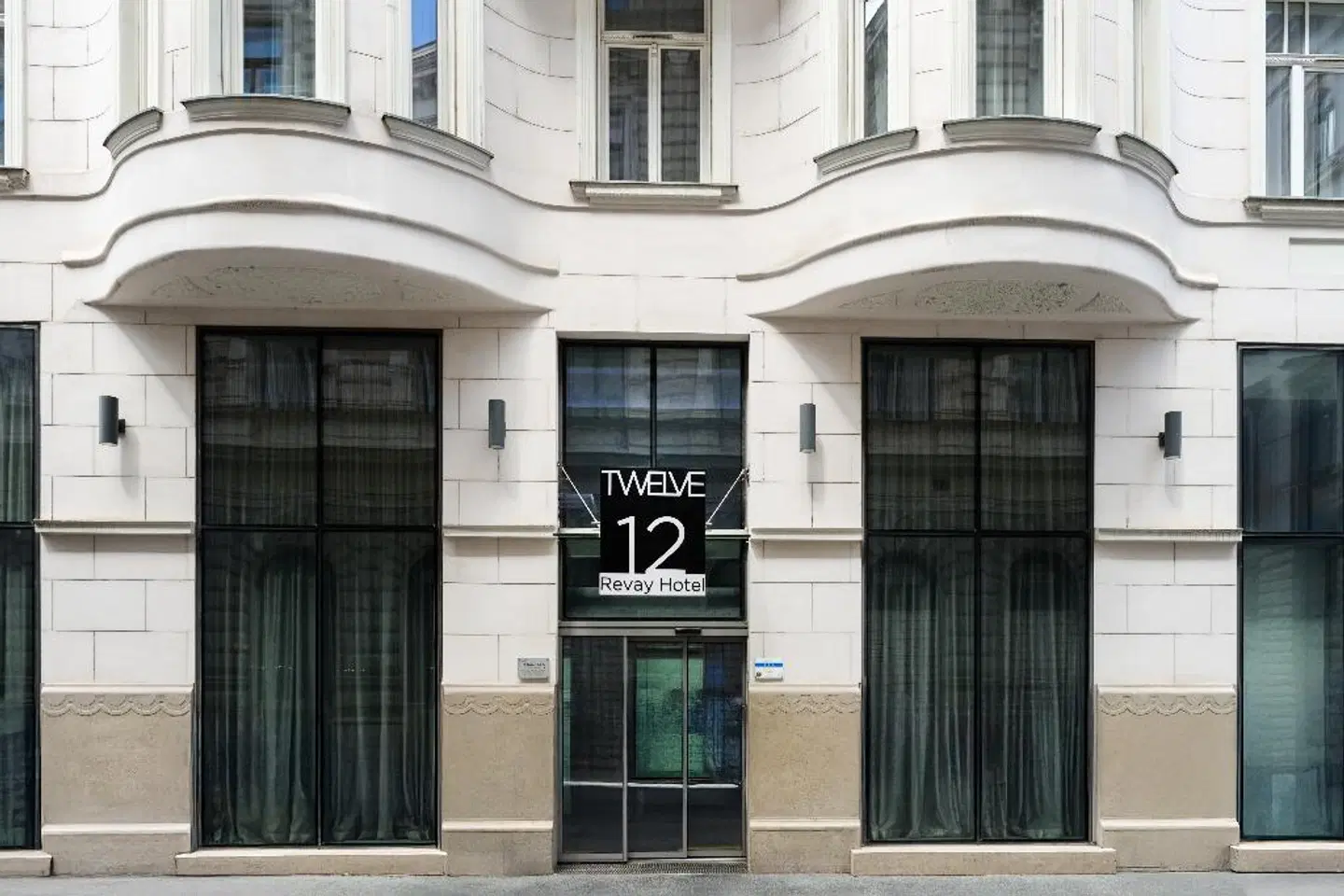 12 Revay Hotel EXTERIOR