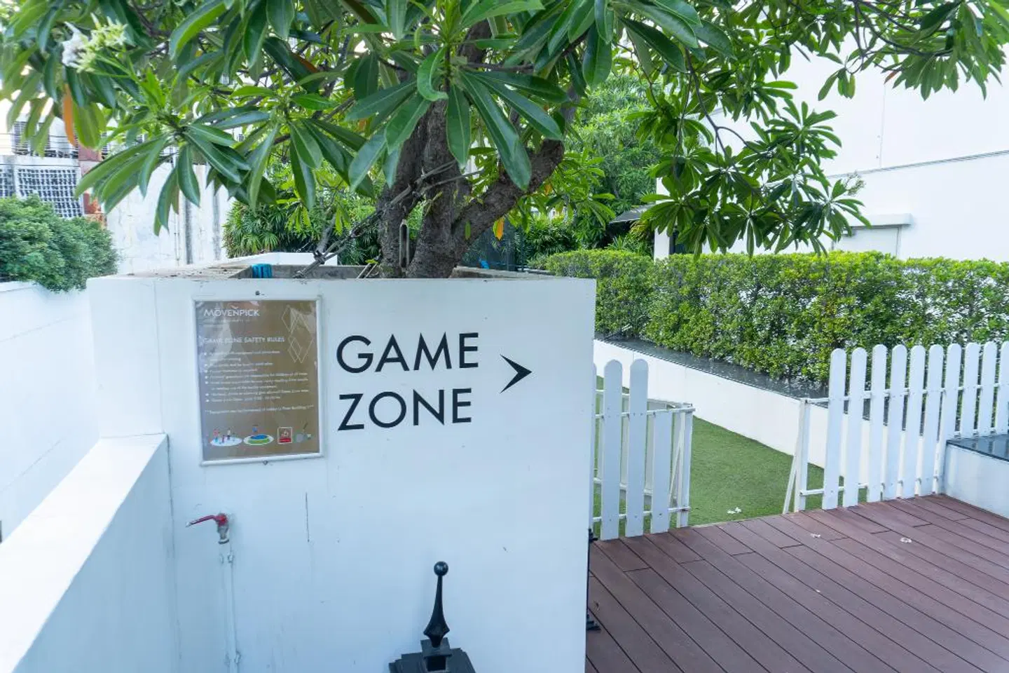 Mövenpick Hotel Sukhumvit 15 Bangkok EXTERIOR