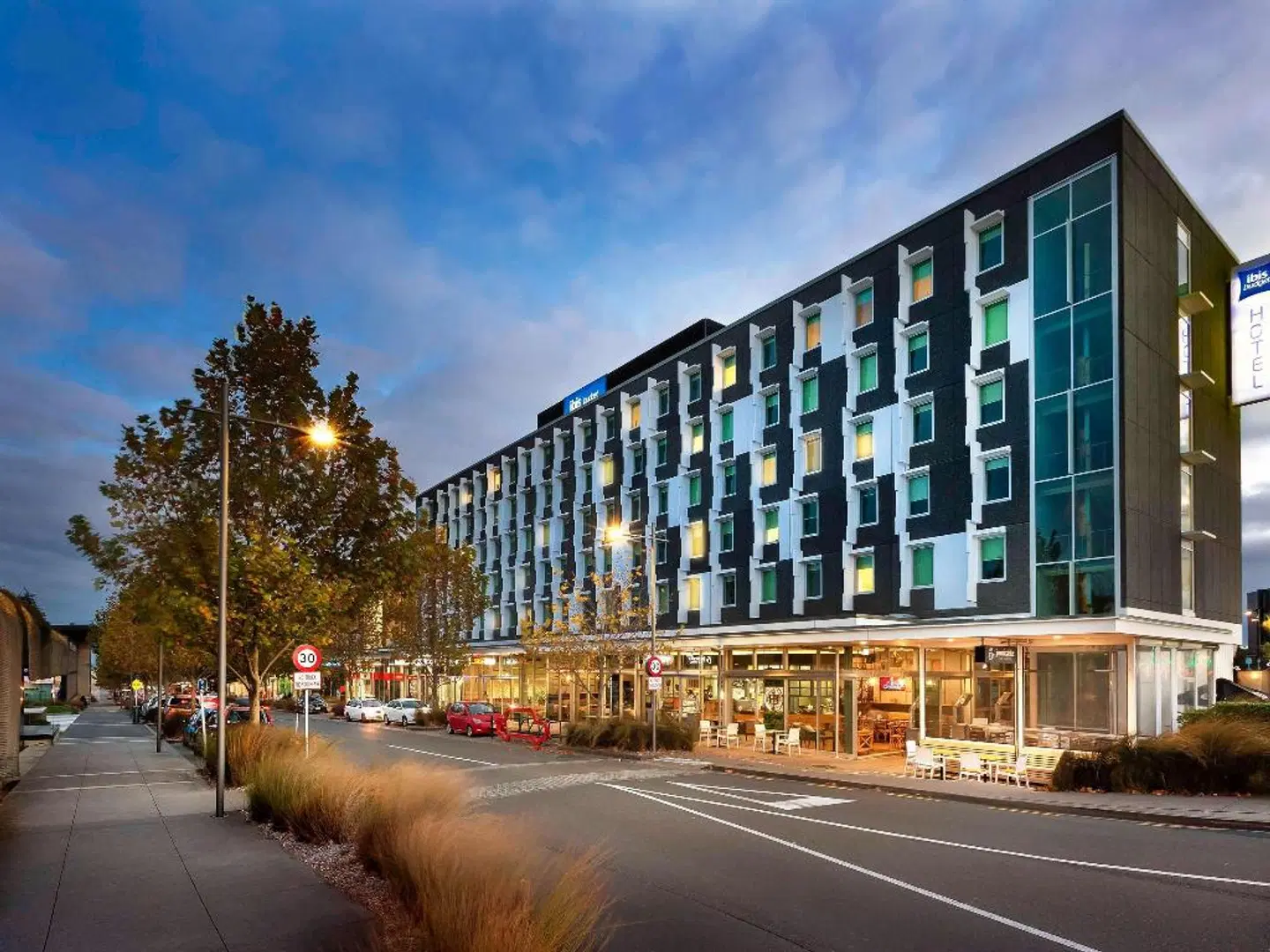 ibis budget Auckland Airport EXTERIOR