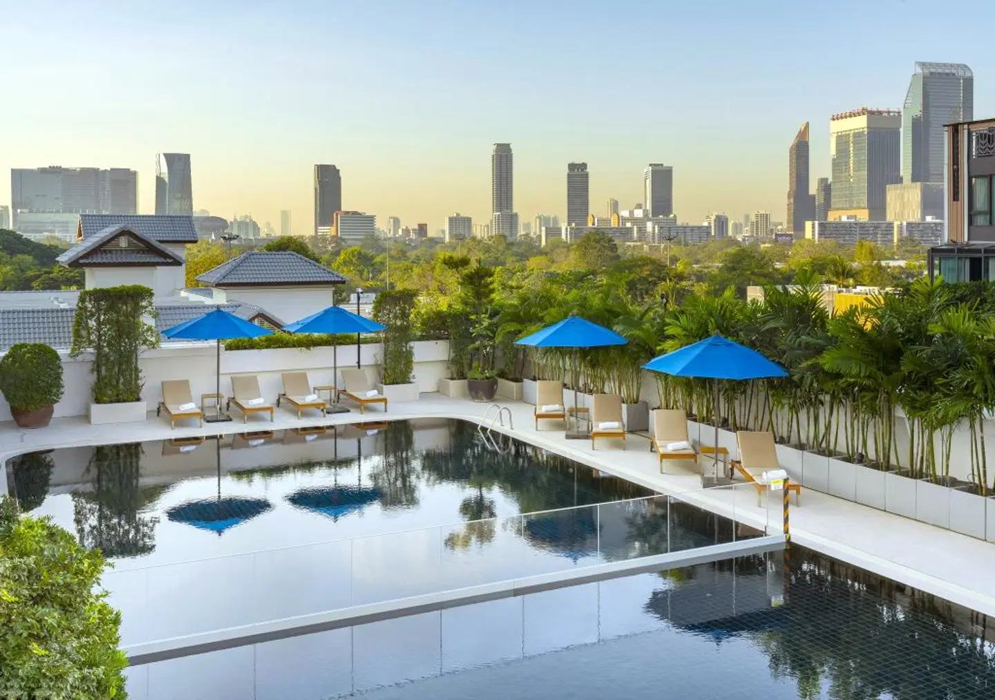 Centre Point Sukhumvit 10 OUTDOOR_POOL
