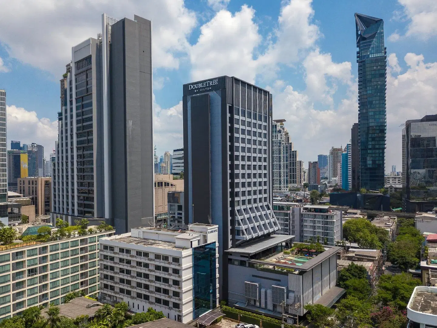 DoubleTree by Hilton Hotel Sukhumvit Bangkok EXTERIOR