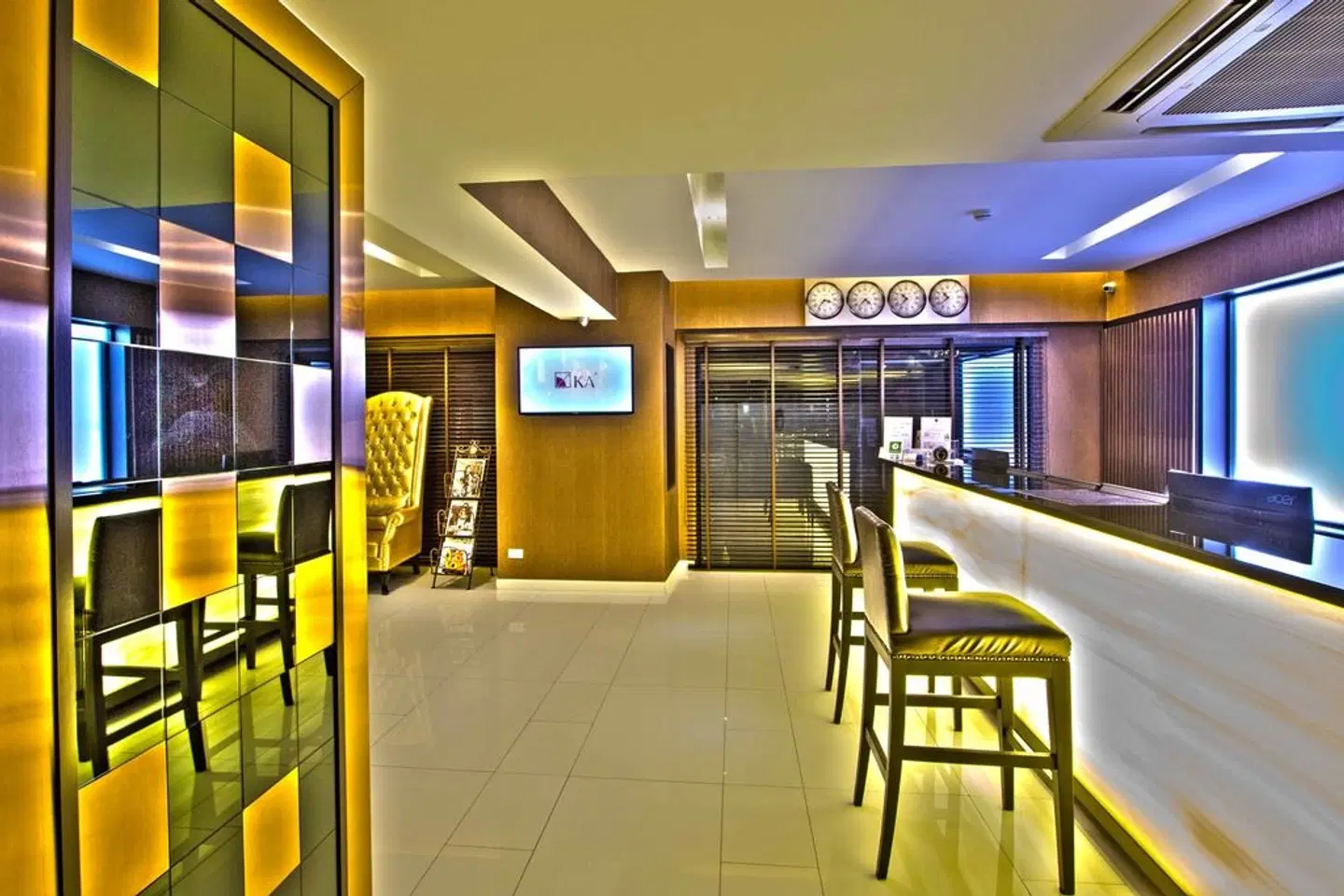 Chateau de Sukhumvit Bar