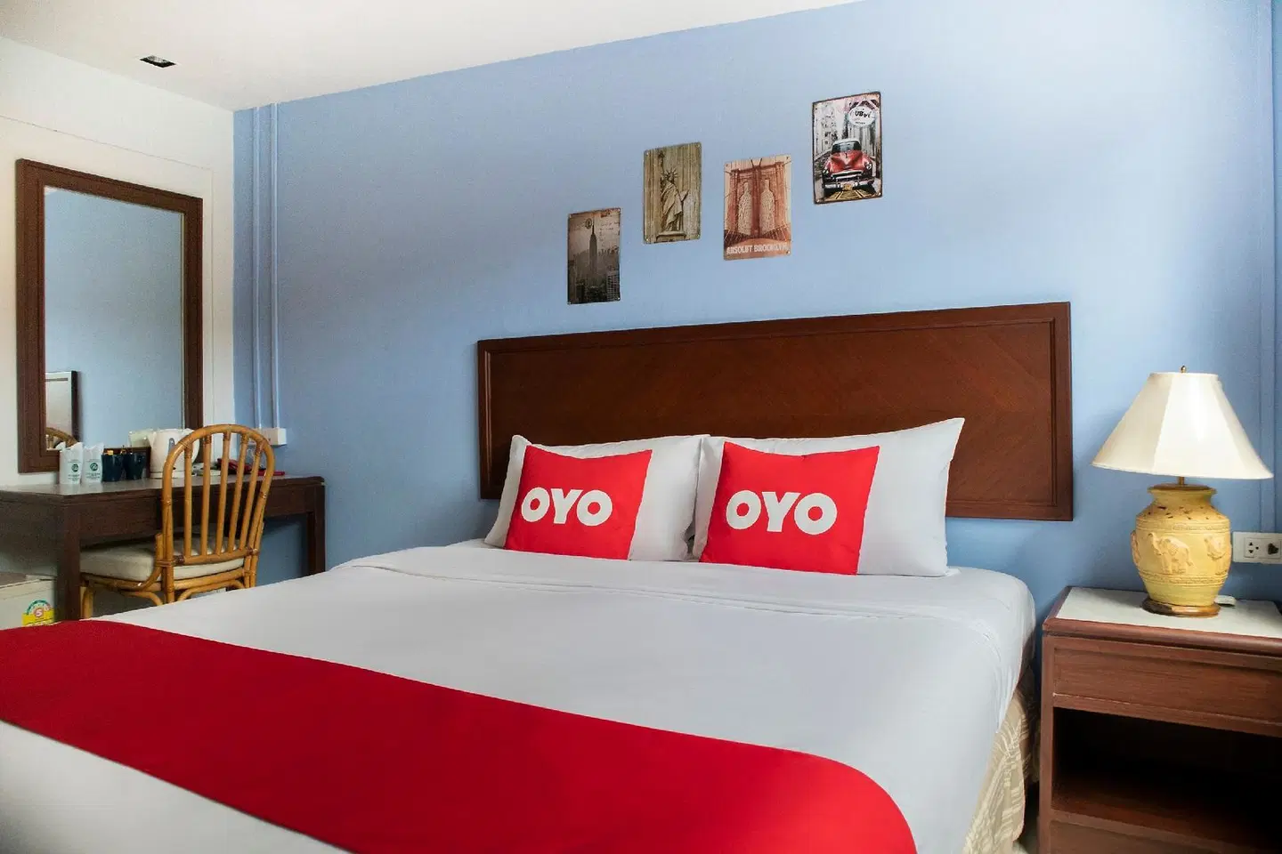 At Night Hostel ROOM_EXAMPLE