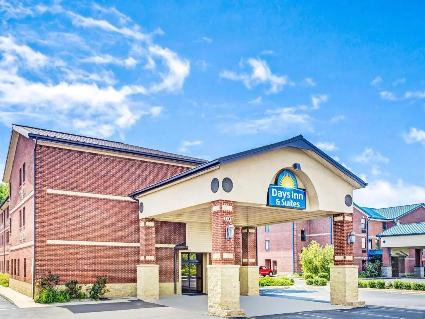 Days Inn and Suites Jeffersonville EXTERIOR