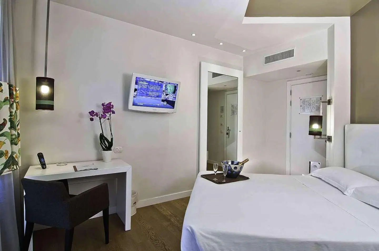 Caravel ROOM_EXAMPLE